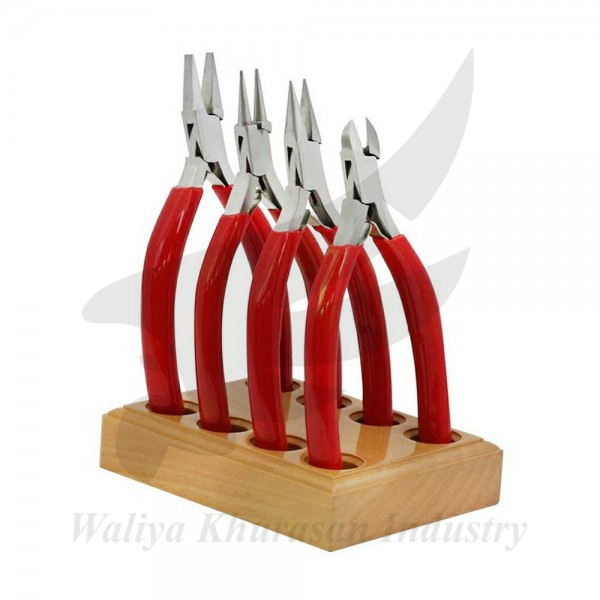 FOUR PLIERS 140MM ON WOOD STAND